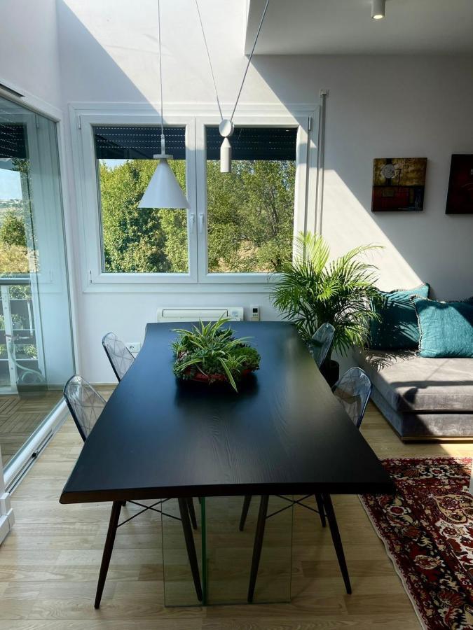 Long Hill Apartament